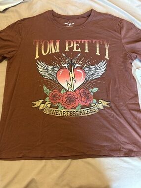 NWT! Brown Tom Petty Heart Graphic Tee